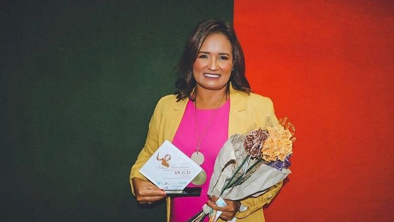 Secretária do Tesouro Estadual Renata dos Santos recebe prêmio Selma Bandeira