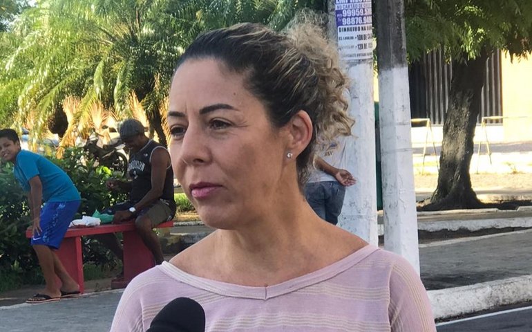 Diretora secretária do CRF/AL, Flavia Dabbur, orienta sobre compra e uso de repelentes
