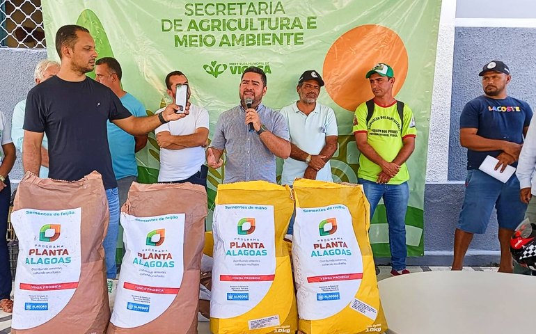 Viçosa faz a entrega de quase 9 toneladas de sementes de milho e feijão