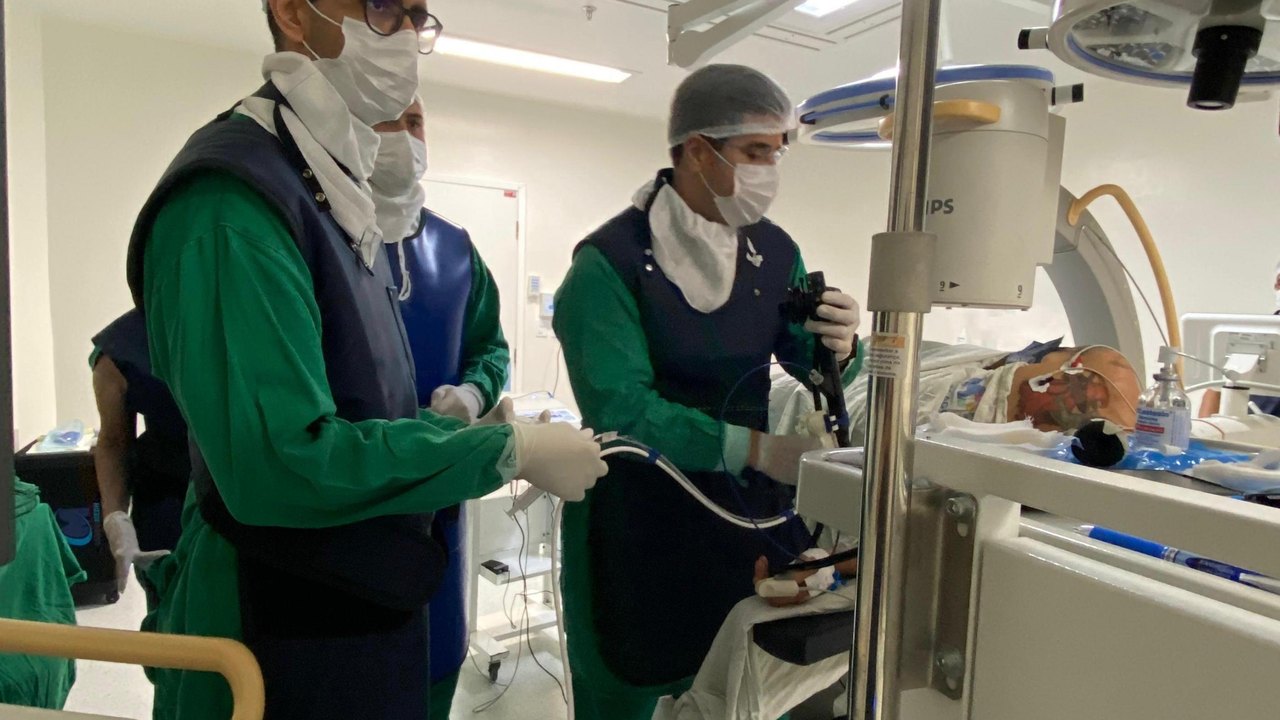 Hospital Metropolitano de AL usa técnica inédita na Rede Pública de Saúde para tratar paciente com pancreatite
