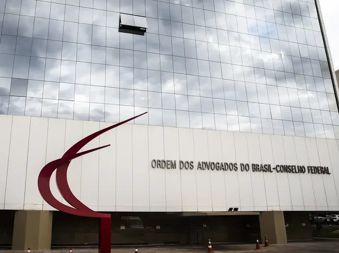 OAB cita “natureza perpétua” e pede fim de inquérito das fake news