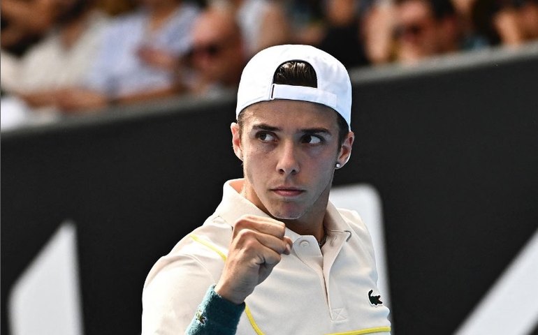 Tenista francês mostra tornozelo inchado após lesão em quadra; veja foto