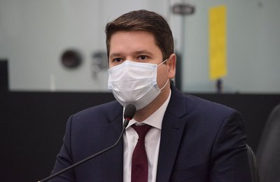 Davi Davino Filho solicita ao Governo ações voltadas para campanha Novembro Azul