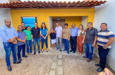 Prefeitura de Campo Alegre entrega mais três casas reconstruídas pelo Minha Casa Renovada