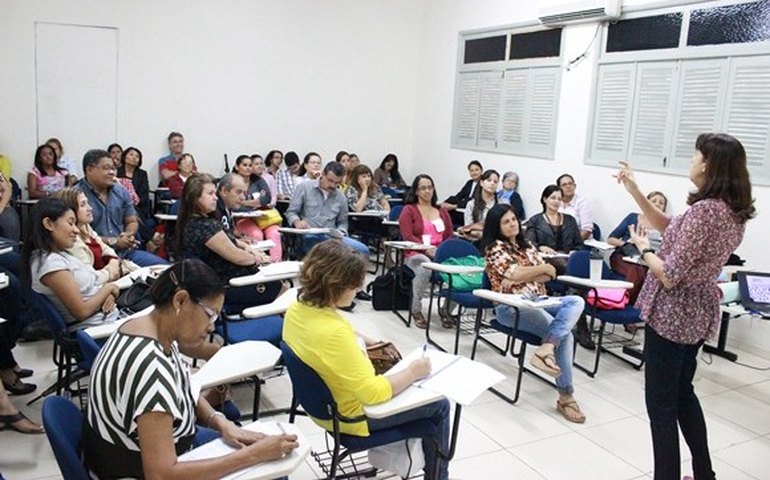 Governo do Estado capacita 24 mil servidores públicos em oito anos