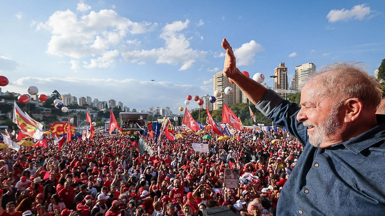 Lula  participa do ato de 1º de maio das centrais sindicais em São Paulo
