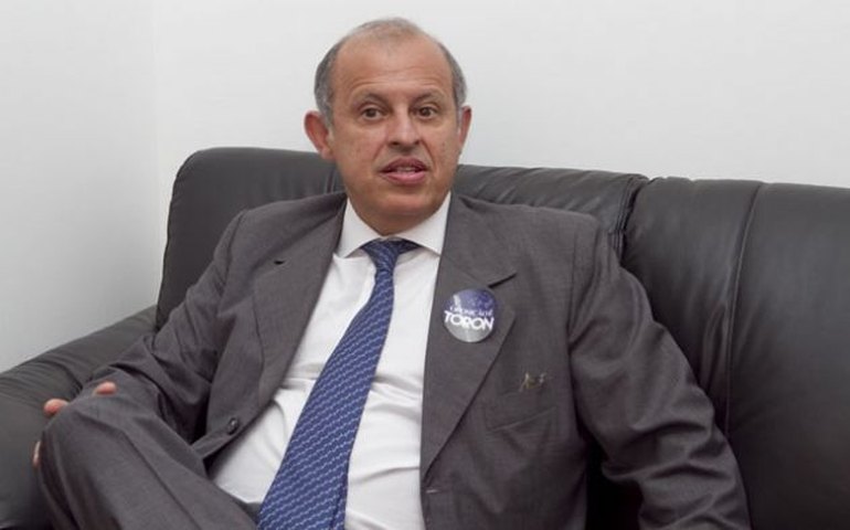 Alberto Zacharias Toron é filmado sem calça em sessão remota do STJ