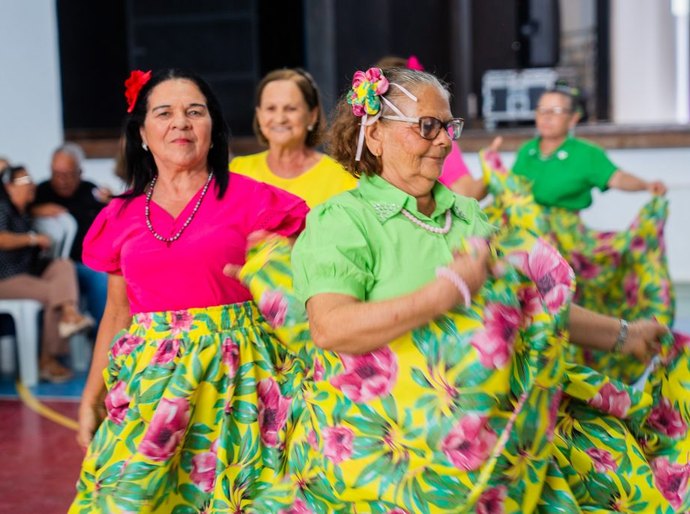 Alegria que não tem idade: mais de 500 idosos participam de baile em Arapiraca