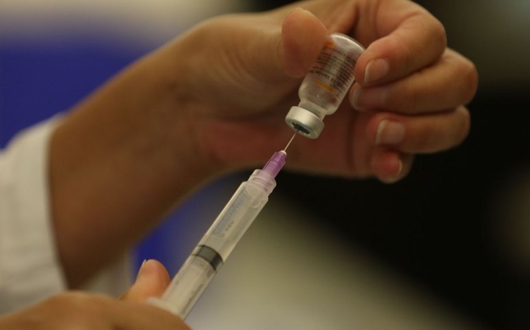 Imunização injetável contra pólio vai substituir vacina da 'gotinha'