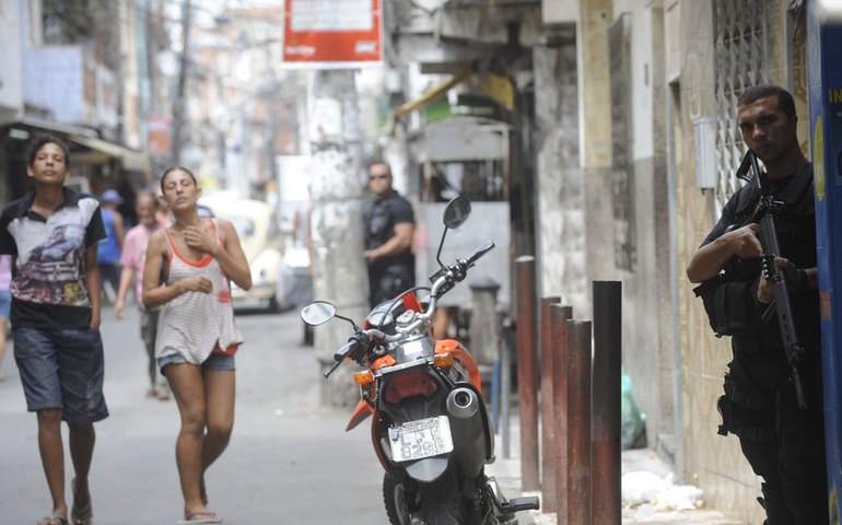 Escolas de ensino médio da Maré só atendem 31,6% dos jovens da região