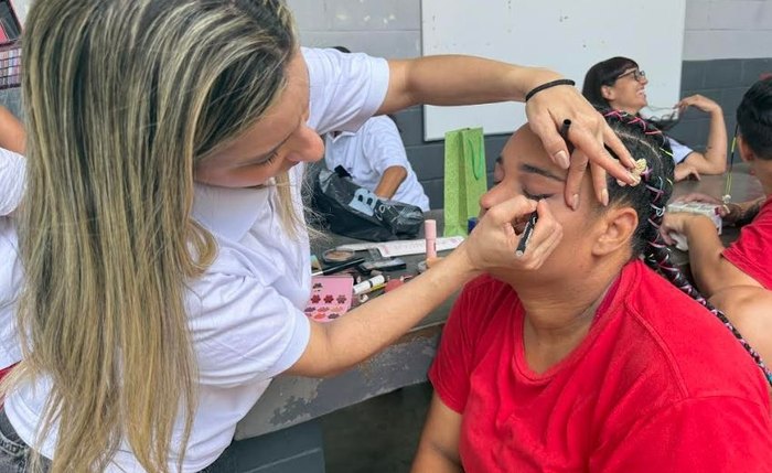 Atividade oferecerá serviços de beleza, com cabeleireiras, trancistas e maquiadoras