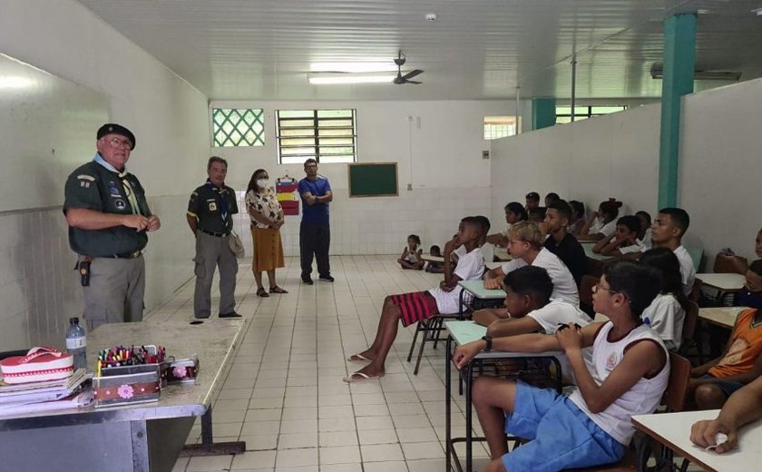 Crianças do Serviço de Convivência do Juvenópolis participam de palestra sobre escotismo