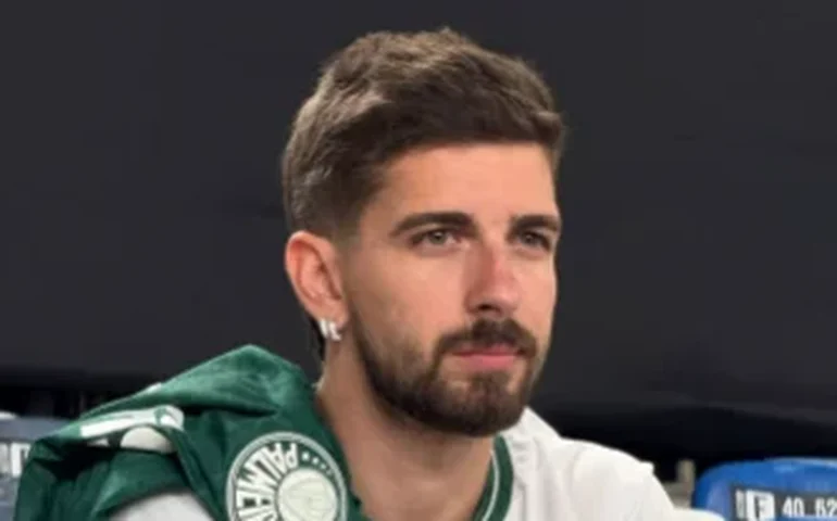 Tulinho nega ter curtido foto de Karoline Lima por vingança após rumores com Flávia Saraiva