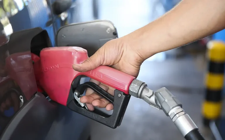 Governo pode acionar Justiça para conter preço do diesel e evitar greve de caminhoneiros