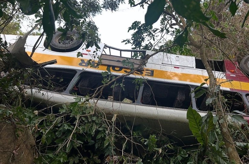 Em 72 horas: Ação do MPAL para remoção de ônibus que tombou na Serra da Barriga é acatada pela Justiça