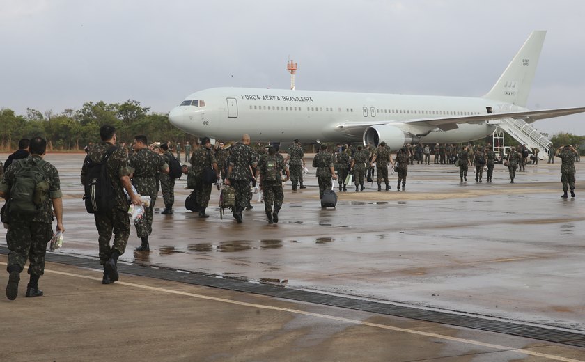 EUA liberam vídeo que mostra caça chinês quase colidindo com avião americano, no Mar do Sul da China 