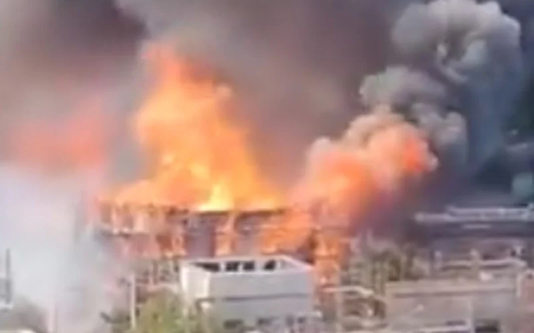 Incêndio nos Estúdios Globo deixa três brigadistas feridos e destrói cenários