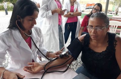 Semas participa de ações para mulheres no Maceió Rosa