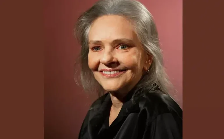 Angela Ro Ro está em estado 'grave, mas estável', e precisa de doações