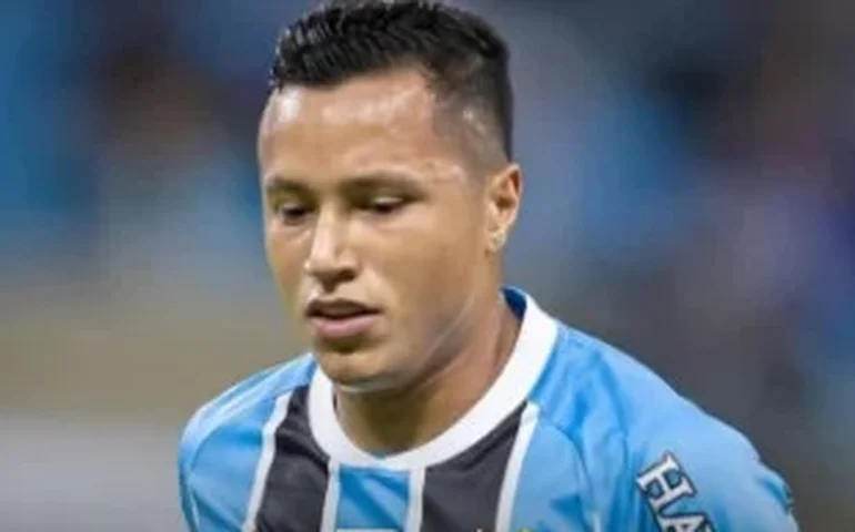 Marlon será submetido a cirurgia nesta sexta; Grêmio estima retorno em cinco meses