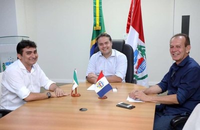 Prefeito Zé Adelson se reúne com governador Renan Filho   