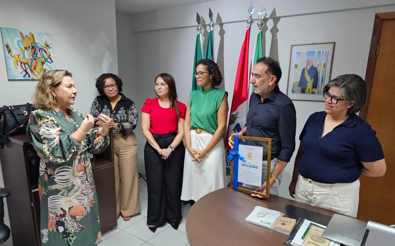 Secdef entrega Selo da Inclusão ao Ifal e discute ações de acessibilidade