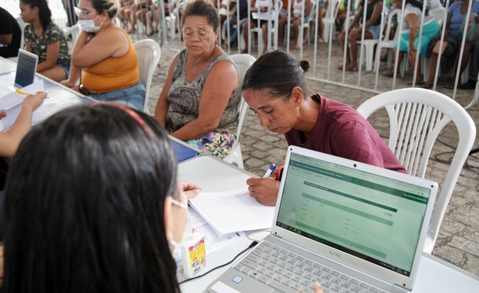 Mais de 7,1 mil famílias recebem o benefício criado emergencialmente para atender vítimas das enchentes