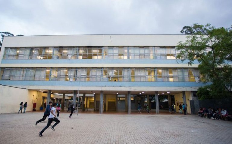 Professores do estado de SP encerram greve, mas mantêm mobilização