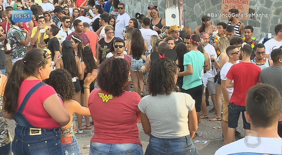 Tradicional bloquinho "Seu Inácio" agita foliões -