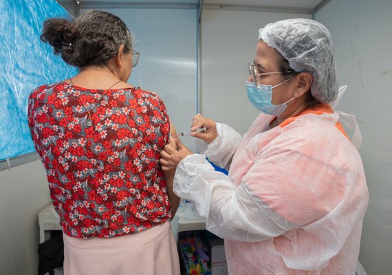 Prefeitura retoma vacinação de adultos e adolescentes com doses da Pfizer