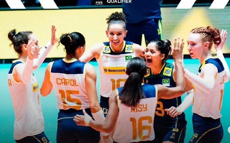 Seleção feminina sofre, mas bate Bulgária e celebra 3ª vitória no Pré-Olímpico de vôlei