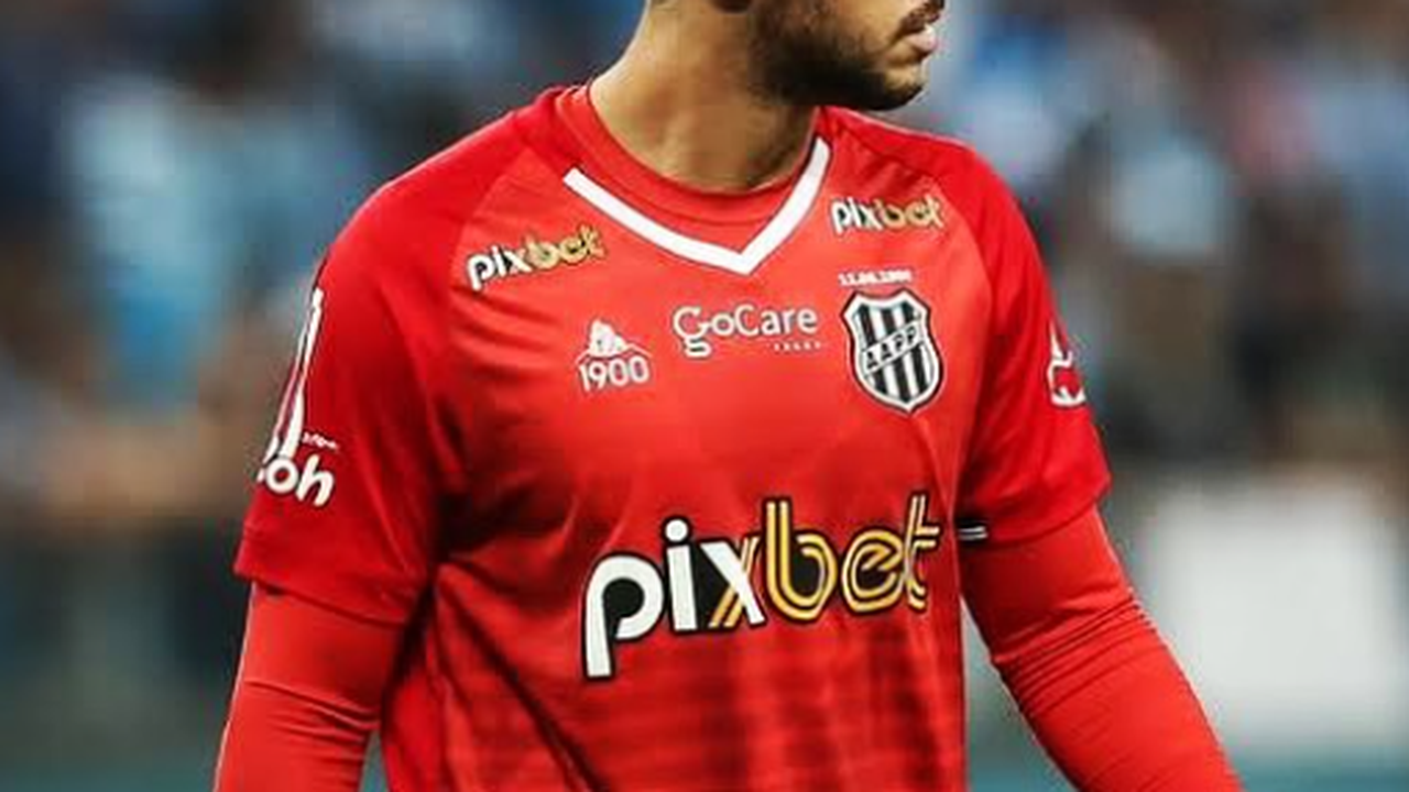 Assediado por outros clubes, Ponte Preta confia em permanência do goleiro Caíque França