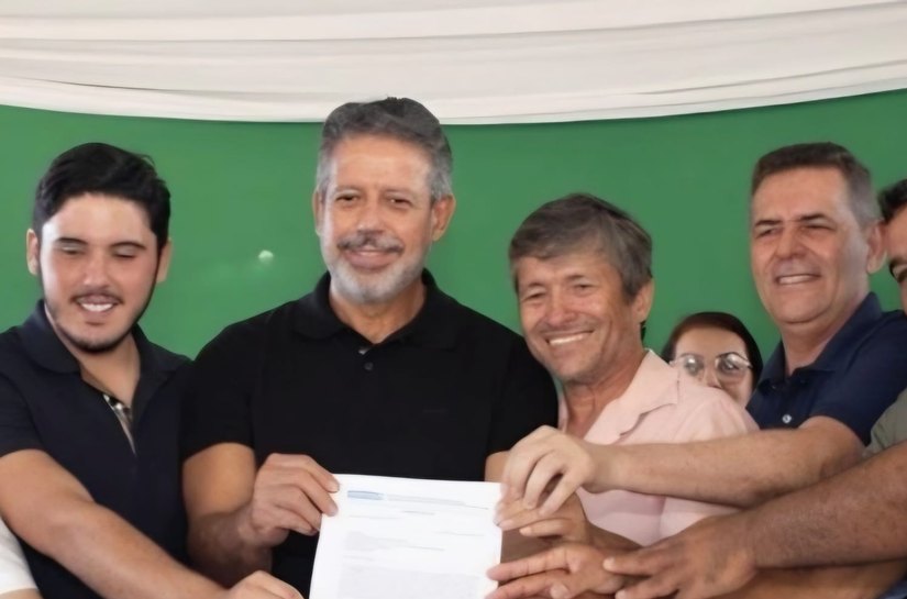 Arthur Lira garante recursos e assina com Geo Cruz ordem de serviço para pavimentação em Ibateguara