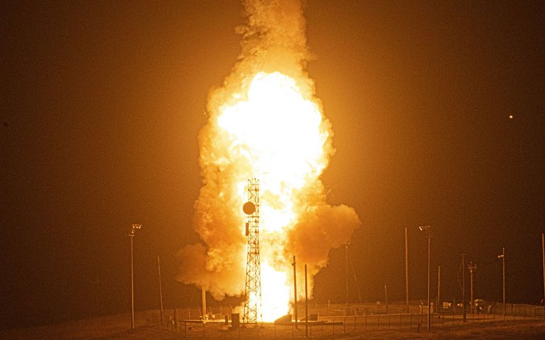 EUA fomentam conflito nuclear ao instalar mísseis na Europa, diz mídia turca