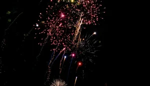 Queima de fogos e shows marcam a chegada de 2026 em Palmeira dos Índios