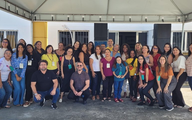 Reunião orienta assistentes sociais sobre emissão do Cartão Vamu Especial