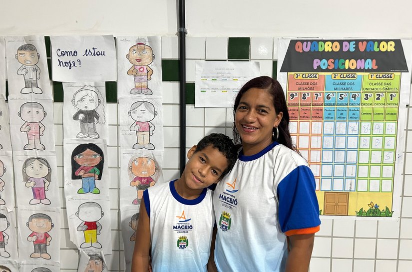 'Nunca é tarde': escola municipal se torna espaço de transformação para adultos que voltam a estudar, junto com os filhos e netos