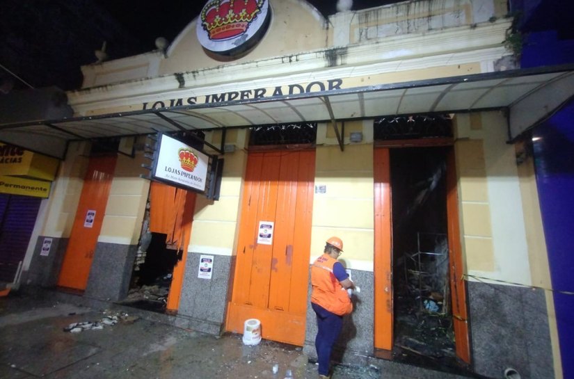 Defesa Civil interdita loja atingida por incêndio no Centro da capital