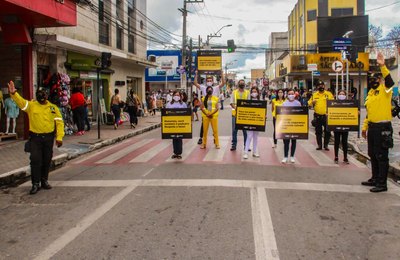 Prefeitura leva mensagens de prevenção ao trânsito do centro de Arapiraca
