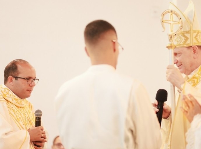 Comunidade católica de Campo Alegre prestigia a posse do Padre Lauro Almeida na Paróquia do Senhor Bom Jesus dos Aflitos