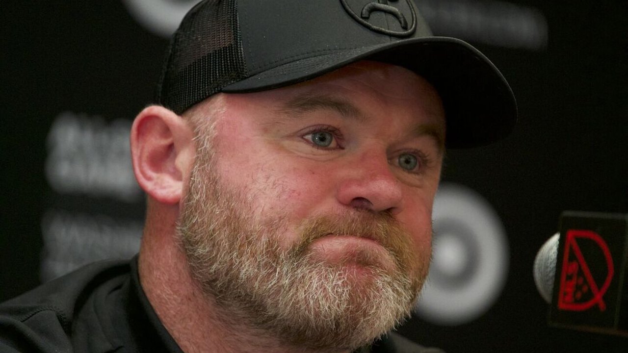 Wayne Rooney é demitido do cargo de técnico do Birmingham após apenas 15 jogos 