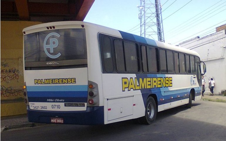 Ônibus intermunicipal é assaltado em viagem de Palmeira a Maceió