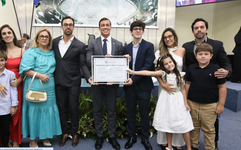Comenda Luiz José do Monte Vasconcelos é entregue post mortem aos famíliares do empresário