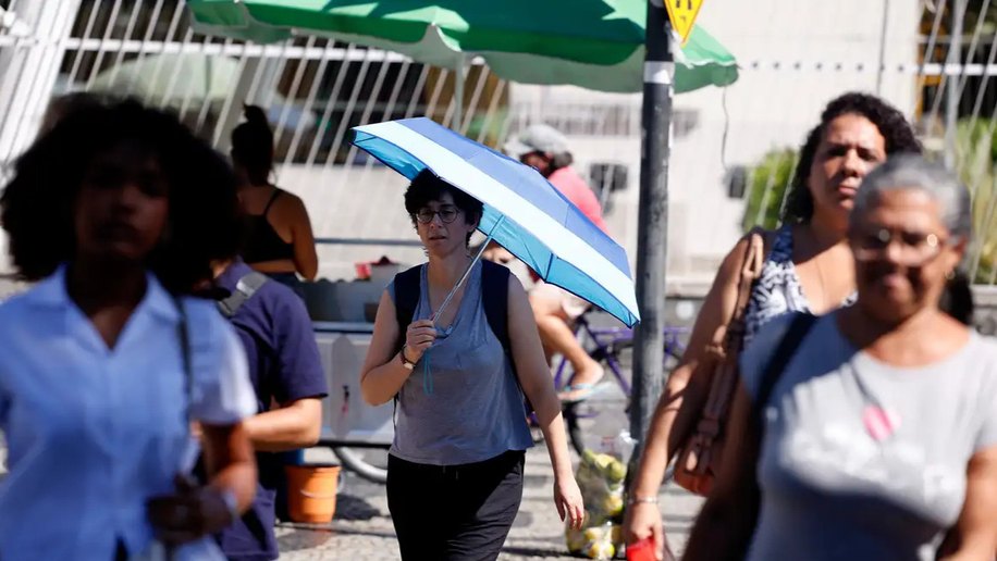 Salário mínimo deverá subir para R$ 1.741 em 2027