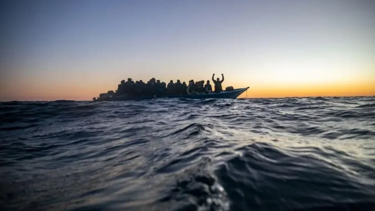 Guarda Costeira confirma dois mortos e 57 sobreviventes em naufrágios no Mediterrâneo, diz agência
