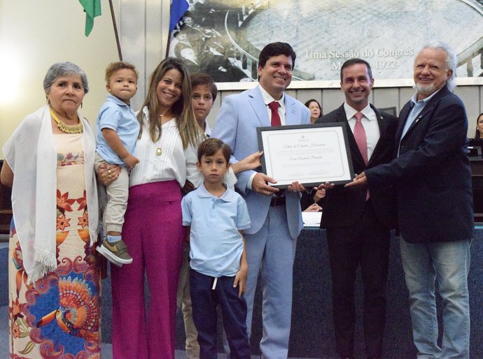 Enio Pimenta é agraciado com o título de Cidadão Honorário de Alagoas