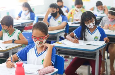 Quase 11 mil alunos fazem simulado preparatório para prova da Educação Básica