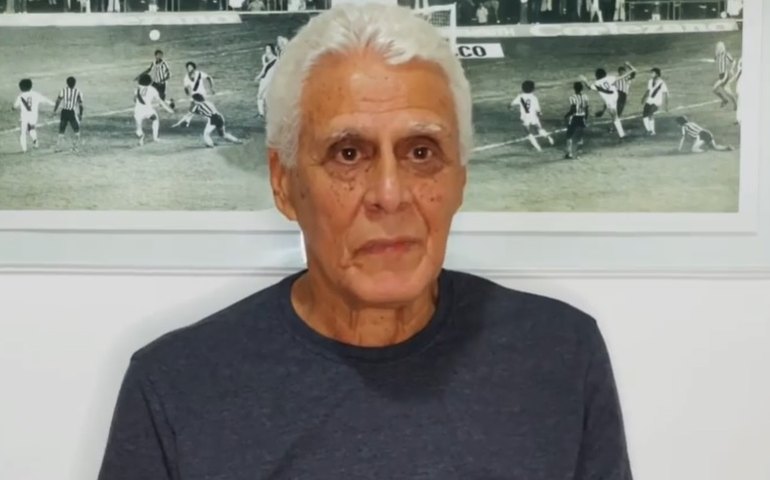 Roberto Dinamite chora ao assistir vitória do Vasco sobre Náutico pela Série B