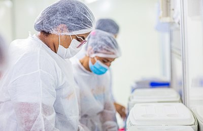 Arapiraca aplica 4ª dose da vacina contra a Covid-19 em trabalhadores da saúde e pessoas acima de 50 anos