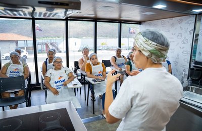 Carreta-escola do Senac oferece cursos gratuitos de gastronomia em Traipu